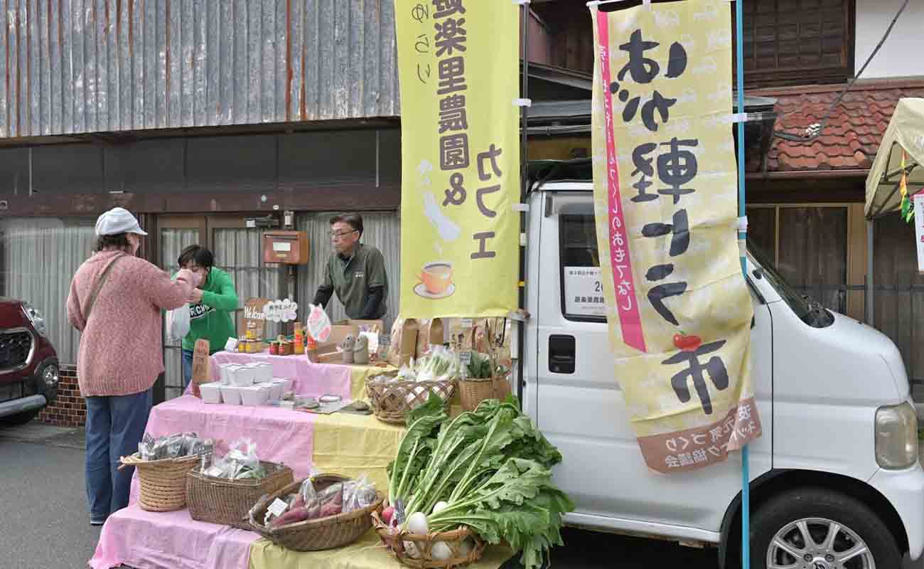 宍粟名物!「軽トラ市」JDリーグ会場で開催